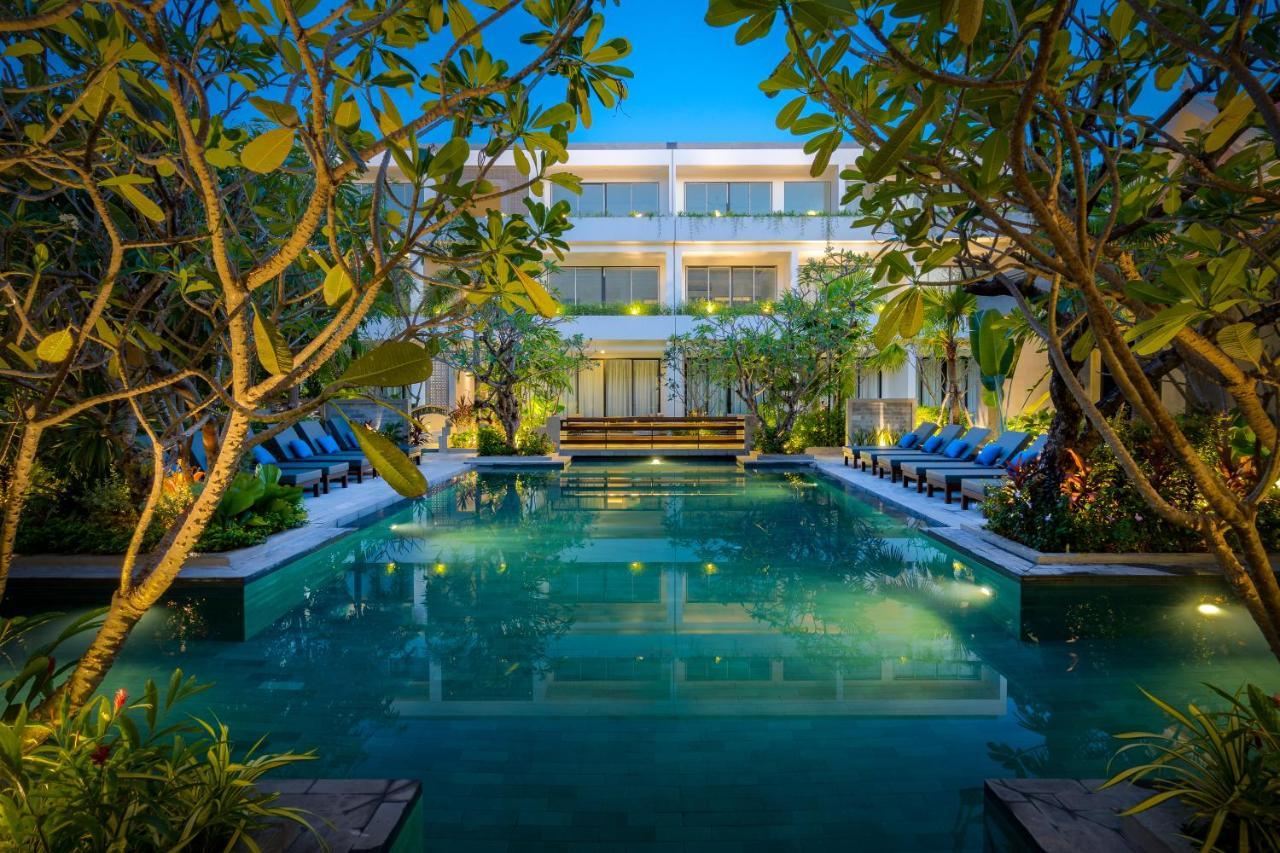 Eightfold Urban Resort سيام ريب المظهر الخارجي الصورة The hotel's swimming pool
