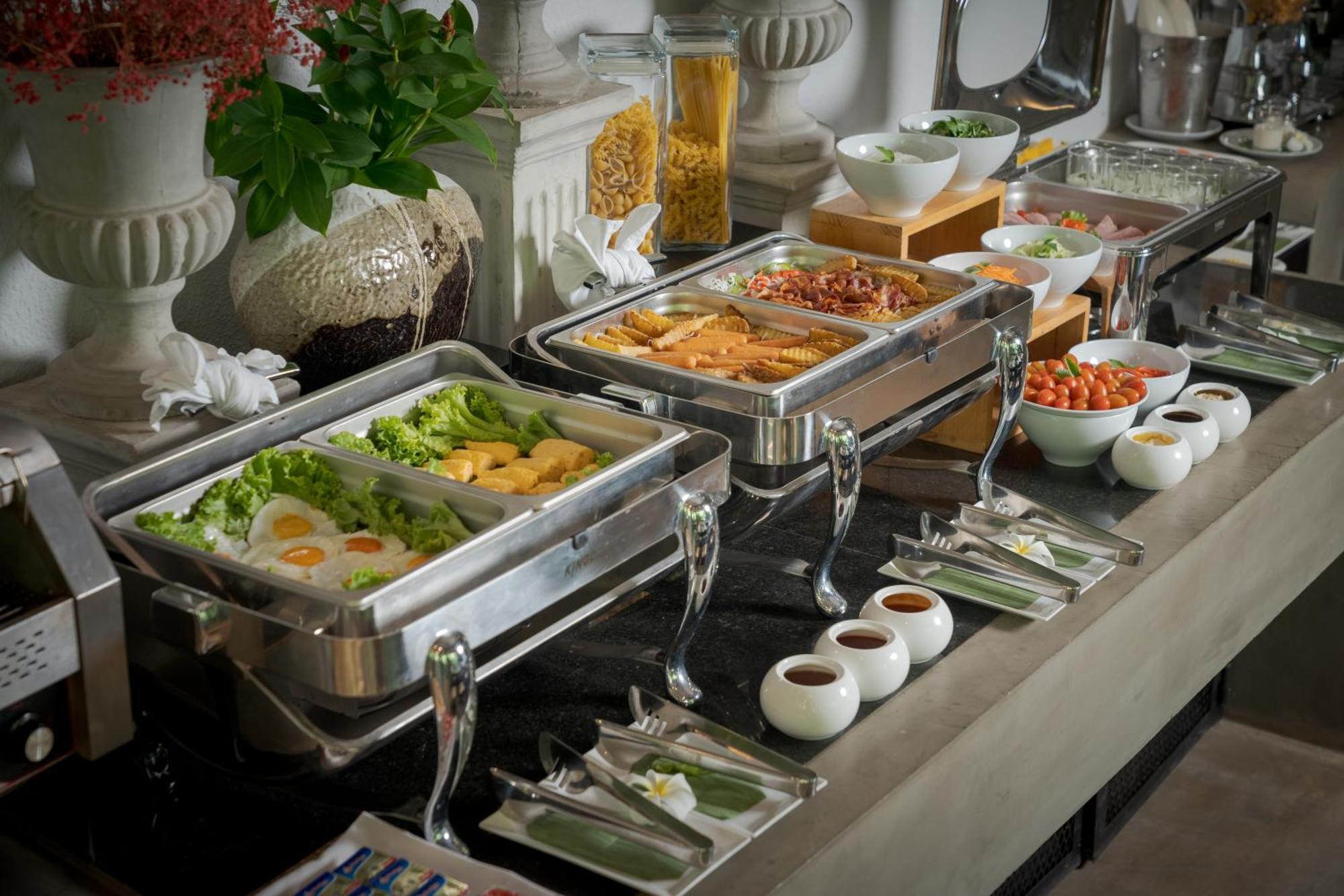 Eightfold Urban Resort سيام ريب المظهر الخارجي الصورة A buffet at a hotel